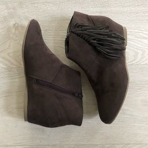 NWT American Eagle Outfitters Brown Suede Fringe Booties